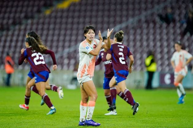 26 09 2024, Geneva, Stade de Geneve, UEFA Women s Champions League Servette FC Chônois Fôminin AS Roma, Kumagai Saki AS Roma reacts after Servette scores Geneva Stade de Geneve Geneva Switzerland  Copyright: xJustPictures.ch DanielaxPorcellix