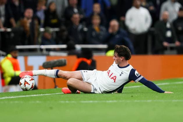 Archie Gray of Tottenham Hotspur slides to try and keep the ball in play Tottenham Hotspur v Qarabag, UEFA Europa League, Group Stage, Football, Tottenham Hotspur Stadium, London, UK, 26 Sep 2024 EDITORIAL USE ONLY No use with unauthorised audio, video, data, fixture lists, club league logos or live services. Online in-match use limited to 120 images, no video emulation. No use in betting, games or single club league player publications.  Copyright: xAndrewxFosker Shutterstockx 14739040y