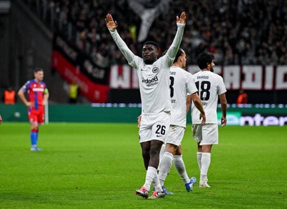 26 09 2024, xpsx, Football UEFA Europa League, Eintracht Frankfurt Viktoria Pilsen v l celebrate the goal, goal celebration for the 2 1 goal scorer Eric Junior Dina Ebimbe Eintracht Frankfurt DFL DFB REGULATIONS PROHIBIT ANY USE OF PHOTOGRAPHS as IMAGE SEQUENCES and or QUASI VIDEO emspor Frankfurt
