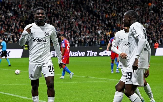 26 09 2024, xpsx, Football UEFA Europa League, Eintracht Frankfurt Viktoria Pilsen v l celebrate the goal, goal celebration for the 2 1 goal scorer Eric Junior Dina Ebimbe Eintracht Frankfurt DFL DFB REGULATIONS PROHIBIT ANY USE OF PHOTOGRAPHS as IMAGE SEQUENCES and or QUASI VIDEO emspor Frankfurt