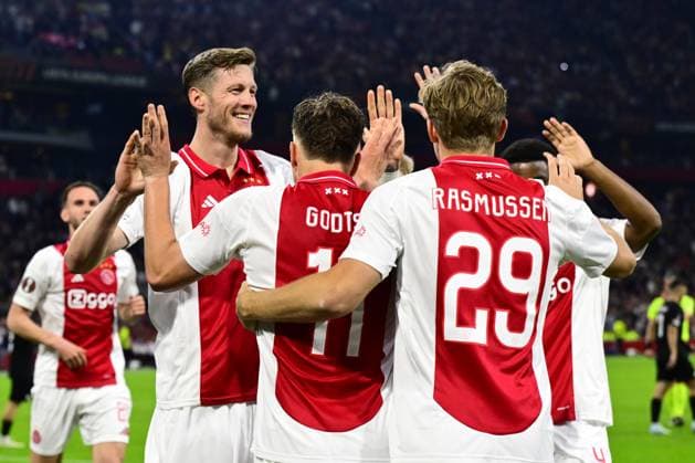 AMSTERDAM - (l-r) Wout Weghorst of Ajax, Mika Godts of Ajax, Christian Rasmussen of Ajax celebrate 4-0 during the UEFA Europa League match between AFC Ajax Amsterdam and Besiktas JK at the Johan Cruijff ArenA on Sept. 26, 2024 in Amsterdam, Netherlands. ANP OLAF KRAAK UEFA Europa League 2024 25 League Phase MD1 2024 25 xVIxANPxSportx xxANPxIVx 509447612 originalFilename: 509447612.jpg