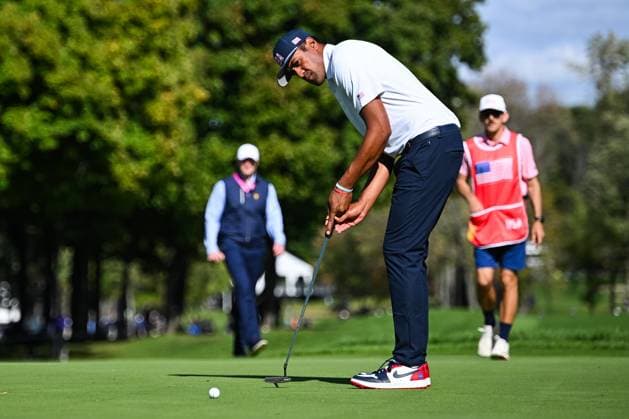 MONTREAL, QC - SEPTEMBER 26: Team USA golfer Tony Finau putts the ball on the eleventh hole at the 2024 Presidents Cup on September 26, 2024 at The Royal Montreal Golf Club in Montreal, QC (Photo by David Kirouac Icon Sportswire) GOLF: SEP 26 Presidents Cup EDITORIAL USE ONLY Icon240926064