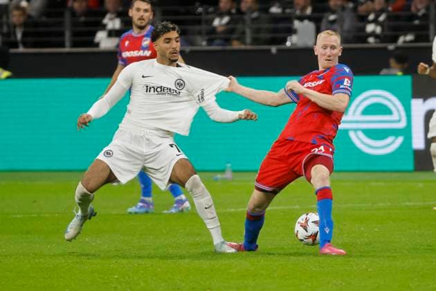 Omar Marmoush Eintracht Frankfurt, 07 and Vaclav Jemelka FC Viktoria Pilsen, 21 in duel , Football, UEFA Europa League, Matchday 1, 2024 2025, Eintracht Frankfurt vs FC Viktoria Pilsen, 26 09 2024, Frankfurt Stadion, Frankfurt am Main, Germany Frankfurt am Main Frankfurt Stadion Hessen Germany Copyright: xGrantxHubbsx