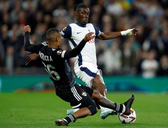Tottenham Hotspur v Qarabag FK - UEFA Europa League 2024 25 League Phase MD1 Patrick Andrade of Qarabag FK tackles Yves Bissouma of Tottenham Hotspur during the UEFA Europa League 2024 25 League Phase MD1 match between Tottenham Hotspur and Qarabag FK at Tottenham Hotspur Stadium on September 26, 2024 in London, England. London Tottenham Hotspur Stadium England United Kingdom Copyright: xNigelxFrench Sportsphoto APLx 14049028