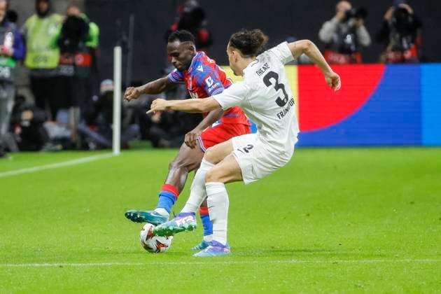 Prince Kwabena Adu FC Viktoria Pilsen, 80 and Arthur Theate Eintracht Frankfurt, 03 in duel , Football, UEFA Europa League, Matchday 1, 2024 2025, Eintracht Frankfurt vs FC Viktoria Pilsen, 26 09 2024, Frankfurt Stadion, Frankfurt am Main, Germany Frankfurt am Main Frankfurt Stadion Hessen Germany Copyright: xGrantxHubbsx