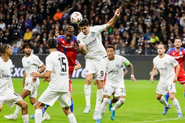 Sampson Dweh FC Viktoria Pilsen, 40 and Igor Matanovic Eintracht Frankfurt, 09 at the header duel , Football, UEFA Europa League, Matchday 1, 2024 2025, Eintracht Frankfurt vs FC Viktoria Pilsen, 26 09 2024, Frankfurt Stadion, Frankfurt am Main, Germany Frankfurt am Main Frankfurt Stadion Hessen Germany Copyright: xGrantxHubbsx