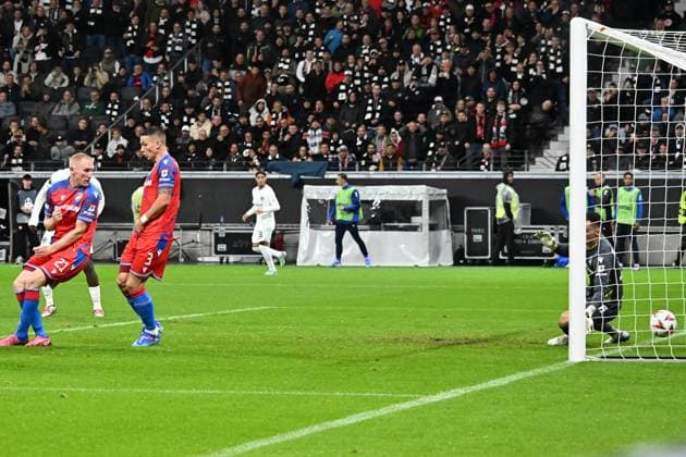 26 09 2024, xsltx, Fußball UEFA Europa League, Eintracht Frankfurt Viktoria Pilsen emspor, v l Rasmus Kristensen Eintracht Frankfurt erzielt das Tor zum scores the goal 3 1 DFL DFB REGULATIONS PROHIBIT ANY USE OF PHOTOGRAPHS as IMAGE SEQUENCES and or QUASI VIDEO Frankfurt am Main