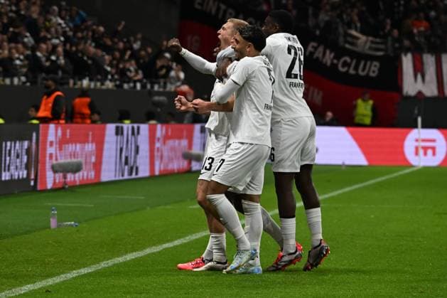 26 09 2024, xsltx, Fußball UEFA Europa League, Eintracht Frankfurt Viktoria Pilsen emspor, v l Torjubel nach dem Tor zum celebrating the goal celebrate 3 1 durch Rasmus Kristensen Eintracht Frankfurt Omar Marmoush Eintracht Frankfurt Eric Junior Dina Ebimbe Eintracht Frankfurt DFL DFB REGULATIONS PROHIBIT ANY USE OF PHOTOGRAPHS as IMAGE SEQUENCES and or QUASI VIDEO Frankfurt am Main