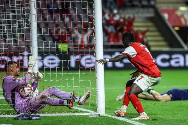 Braga, Portugal, September 26th, 2024: Bruma (7 SC Braga) in action celebrating his goal during the UEFA Europa League game between SC Braga vs Maccabi Tel Aviv at Estadio Municipal de Braga, Portugal (Joao Bravo SPP) Copyright: xJoaoxBravoxx xSPPx spp-en-JoBr-JBF-5530