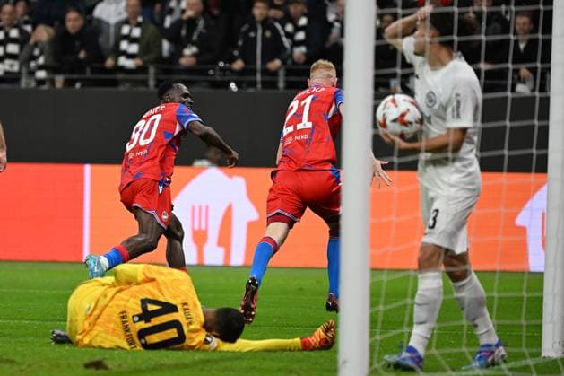 26 09 2024, xjhx, Fußball UEFA Europa League, Eintracht Frankfurt Viktoria Pilsen emspor, v l Torjubel nach dem Tor zum celebrating the goal celebrate 3 3 durch Vaclav Jemelka FC Viktoria Pilsen Kaua Santos Eintracht Frankfurt DFL DFB REGULATIONS PROHIBIT ANY USE OF PHOTOGRAPHS as IMAGE SEQUENCES and or QUASI VIDEO Frankfurt am Main