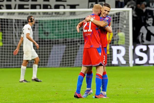 Frankfurt, Germany 26 September 2024 Europa League 2024 2025 Eintracht Frankfurt vs FC Viktoria Pilsen In the picture Vaclav Jemelka Pilsen and Svetozar Markovic Pilsen celebrate the late equalizer like a victory Deutsche Bank Park Hessen Copyright: xFotostandx xRacochax