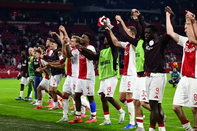 AMSTERDAM - Ajax celebrates the 4-0 victory during the UEFA Europa League match between AFC Ajax Amsterdam and Besiktas JK at the Johan Cruijff ArenA on Sept. 26, 2024 in Amsterdam, Netherlands. ANP OLAF KRAAK UEFA Europa League 2024 25 League Phase MD1 2024 25 xVIxANPxSportx xxANPxIVx 509449884 originalFilename: 509449884.jpg