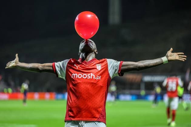 Sport Bilder des Tages Braga, Portugal, September 26th, 2024: Bruma (7 SC Braga) in action celebrating his goal during the UEFA Europa League game between SC Braga vs Maccabi Tel Aviv at Estadio Municipal de Braga, Portugal (Joao Bravo SPP) Copyright: xJoaoxBravoxx xSPPx spp-en-JoBr-JBF-5657