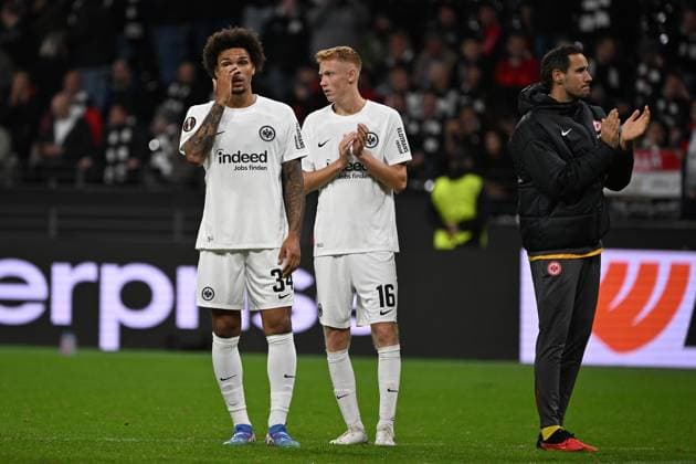 26 09 2024, xjhx, Football UEFA Europa League, Eintracht Frankfurt Viktoria Pilsen emspor, v l The Eintracht players are sad, disappointed, frustrated, dejected Nnamdi Collins Eintracht Frankfurt Hugo Larsson Eintracht Frankfurt DFL DFB REGULATIONS PROHIBIT ANY USE OF PHOTOGRAPHS as IMAGE SEQUENCES and or QUASI VIDEO Frankfurt am Main