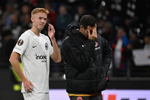 26 09 2024, xjhx, Football UEFA Europa League, Eintracht Frankfurt Viktoria Pilsen emspor, v l The Eintracht players are sad, disappointed, frustrated, dejected Hugo Larsson Eintracht Frankfurt DFL DFB REGULATIONS PROHIBIT ANY USE OF PHOTOGRAPHS as IMAGE SEQUENCES and or QUASI VIDEO Frankfurt am Main