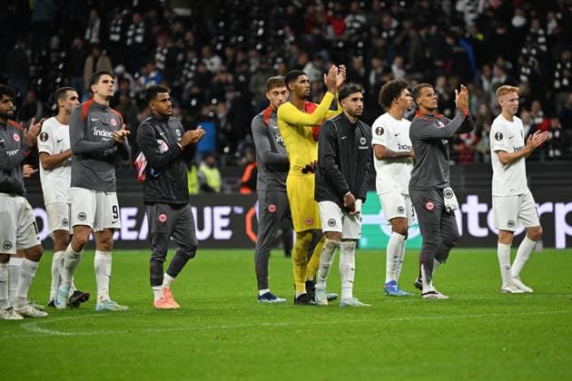 26 09 2024, xjhx, Football UEFA Europa League, Eintracht Frankfurt Viktoria Pilsen emspor, v l The Eintracht players are sad, disappointed, frustrated, dejected DFL DFB REGULATIONS PROHIBIT ANY USE OF PHOTOGRAPHS as IMAGE SEQUENCES and or QUASI VIDEO Frankfurt am Main