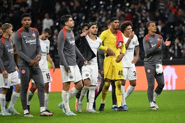 26 09 2024, xjhx, Football UEFA Europa League, Eintracht Frankfurt Viktoria Pilsen emspor, v l The Eintracht players are sad, disappointed, frustrated, dejected DFL DFB REGULATIONS PROHIBIT ANY USE OF PHOTOGRAPHS as IMAGE SEQUENCES and or QUASI VIDEO Frankfurt am Main