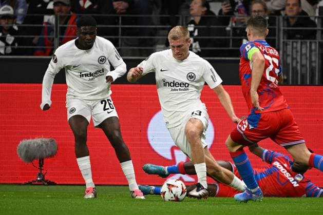26 09 2024, xjhx, Football UEFA Europa League, Eintracht Frankfurt Viktoria Pilsen emspor, v l Eric Junior Dina Ebimbe Eintracht Frankfurt Rasmus Kristensen Eintracht Frankfurt Prince Kwabena Adu FC Viktoria Pilsen Lukas Kalvach FC Viktoria Pilsen Zweikampf, Aktion, action, battle for the ball DFL DFB REGULATIONS PROHIBIT ANY USE OF PHOTOGRAPHS as IMAGE SEQUENCES and or QUASI VIDEO Frankfurt am Main