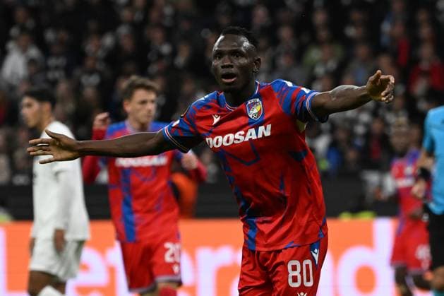 26 09 2024, xjhx, Fußball UEFA Europa League, Eintracht Frankfurt Viktoria Pilsen emspor, v l Torjubel nach dem Tor zum celebrating the goal celebrate 3 2 durch Prince Kwabena Adu FC Viktoria Pilsen DFL DFB REGULATIONS PROHIBIT ANY USE OF PHOTOGRAPHS as IMAGE SEQUENCES and or QUASI VIDEO Frankfurt am Main