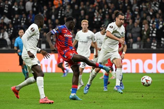 26 09 2024, xjhx, Football UEFA Europa League, Eintracht Frankfurt Viktoria Pilsen emspor, v l Prince Kwabena Adu FC Viktoria Pilsen scores the goal 3 2 DFL DFB REGULATIONS PROHIBIT ANY USE OF PHOTOGRAPHS as IMAGE SEQUENCES and or QUASI VIDEO Frankfurt am Main