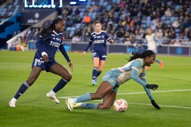 Manchester City v Paris FC: UEFA Women s Champions League 2nd Round 2nd Leg Khadija Shaw 21 of Manchester City W.F.C. is fouled by the opponent during the UEFA Women s Champions League Second Round 2nd Leg match between Manchester City and Paris FC at the Joie Stadium in Manchester, England, on September 26, 2024. Manchester United Kingdom  Copyright: xMIxNewsx originalFilename:fletcher-manchest240926_npqFO.jpg