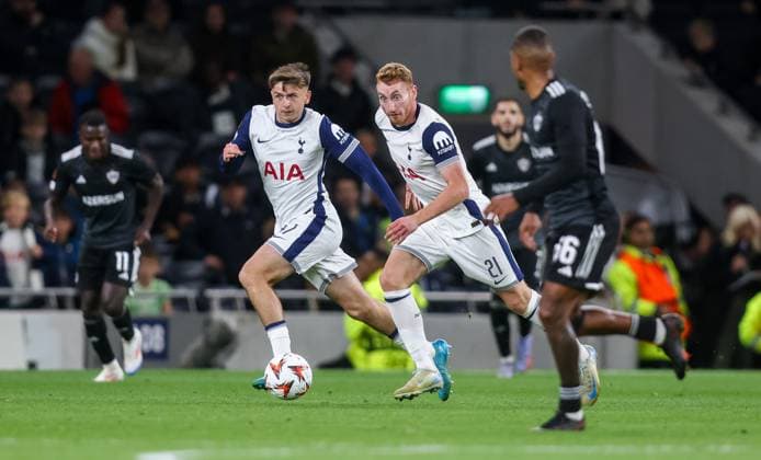 Dejan Kulusevski of Tottenham Hotspur breaks with Mikey Moore of Tottenham Hotspur (L) Tottenham Hotspur v Qarabag, UEFA Europa League, Group Stage, Football, Tottenham Hotspur Stadium, London, UK, 26 Sep 2024 EDITORIAL USE ONLY No use with unauthorised audio, video, data, fixture lists, club league logos or live services. Online in-match use limited to 120 images, no video emulation. No use in betting, games or single club league player publications.  Copyright: xAndrewxFosker Shutterstockx 14739040ax