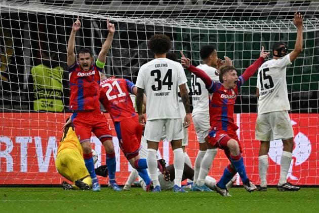 26 09 2024, xsltx, Fußball UEFA Europa League, Eintracht Frankfurt Viktoria Pilsen emspor, v l Torjubel nach dem Tor zum celebrating the goal celebrate 3 3 durch Vaclav Jemelka FC Viktoria Pilsen DFL DFB REGULATIONS PROHIBIT ANY USE OF PHOTOGRAPHS as IMAGE SEQUENCES and or QUASI VIDEO Frankfurt am Main