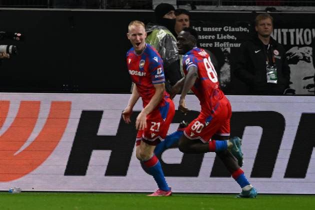 26 09 2024, xsltx, Fußball UEFA Europa League, Eintracht Frankfurt Viktoria Pilsen emspor, v l Torjubel nach dem Tor zum celebrating the goal celebrate 3 3 durch Vaclav Jemelka FC Viktoria Pilsen DFL DFB REGULATIONS PROHIBIT ANY USE OF PHOTOGRAPHS as IMAGE SEQUENCES and or QUASI VIDEO Frankfurt am Main