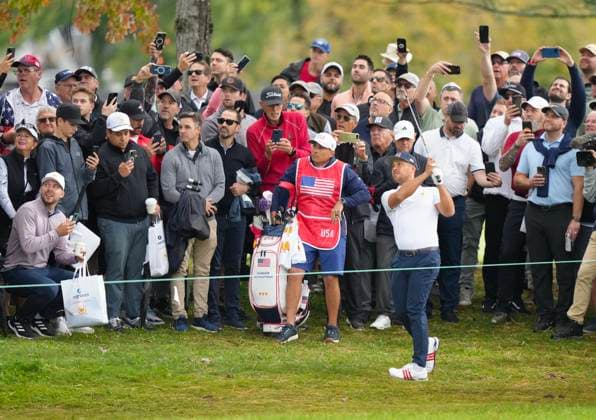 September 26, 2024, Montreal, Qc, CANADA: United States team member Xander Schauffele hits his approach shot on the first hole during first round four-ball match at the Presidents Cup golf tournament at the Royal Montreal Golf Club, in Montreal on Thursday, September 26, 2024. Canada News - September 26, 2024  - ZUMAc35_ 20240926_zaf_c35_118 Copyright: xNathanxDenettex
