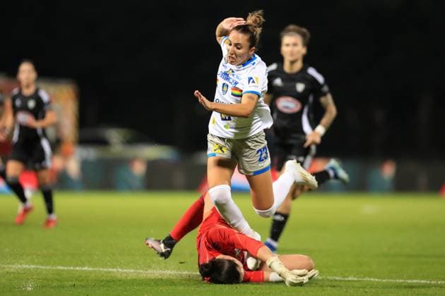 Murska Sobota, Slovenia, September 26th, 2024: Andrea Glibo (23 SKN St Polten) getting tackled by Emilie Gavillet (33 NS Mura) during the UEFA womens champions league play off match Mura vs St Polten at Mestni Stadion Fazanerija, Murska Sobota Tom Seiss SPP (Tom Seiss SPP) Copyright: xTomxSeissx xSPPx spp-en-ToSeSp-20240926 UWCL Mura vs SKN-9912