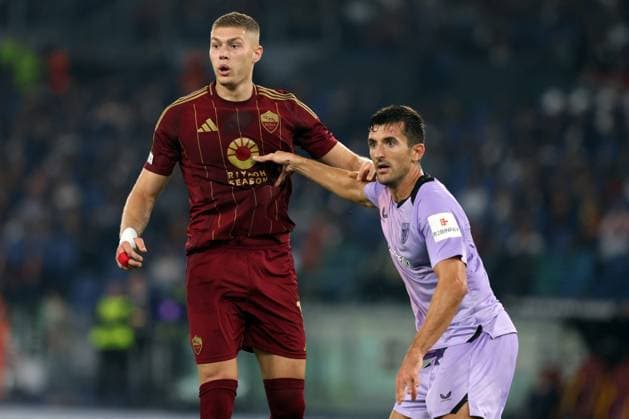CALCIO - UEFA Europa League - AS Roma vs Athletic Bilbao Rome, Italy 26.9.2024: Artem Dovbyk of Roma Vivian of Athletic Bilbao during the UEFA Europa League 2024-2025 day 1, football match between AS Roma vs Athletic Club Bilbao at Olympic Stadium in Rome. Rome Italy  Copyright: xIPAxSport ABACAx