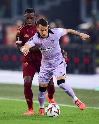AS Roma v Athletic Club - Europa League 2024 25 League Phase Alex Berenguer of Athletic Club competes for the ball with Saud Abdulhamid of AS Roma during the Europa League match between AS Roma and Athletic Club at Stadio Olimpico on September 26, 2024, in Rome, Italy. Rome Stadio Olimpico Rome Italy RL_ASRvATH_EL_000106 Copyright: xRicardoxLarreinax