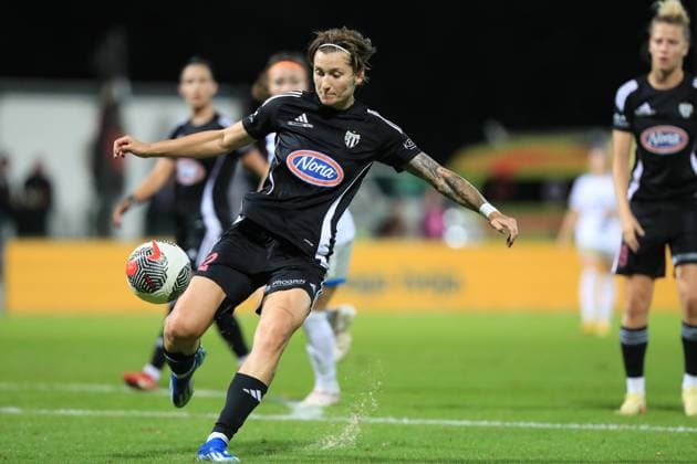 Murska Sobota, Slovenia, September 26th, 2024: Darya Kravets (21 NS Mura) attempting to clear the ball during the UEFA womens champions league play off match Mura vs St Polten at Mestni Stadion Fazanerija, Murska Sobota Tom Seiss SPP (Tom Seiss SPP) Copyright: xTomxSeissx xSPPx spp-en-ToSeSp-20240926 UWCL Mura vs SKN-9840