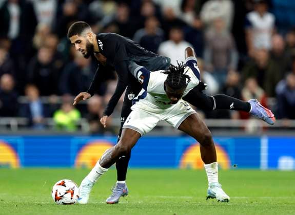 Tottenham Hotspur v Qarabag FK - UEFA Europa League 2024 25 League Phase MD1 Yves Bissouma of Tottenham Hotspur and Yassine Benzia of Qarabag FK challenge during the UEFA Europa League 2024 25 League Phase MD1 match between Tottenham Hotspur and Qarabag FK at Tottenham Hotspur Stadium on September 26, 2024 in London, England. London Tottenham Hotspur Stadium England United Kingdom Copyright: xNigelxFrench Sportsphoto APLx 14049040