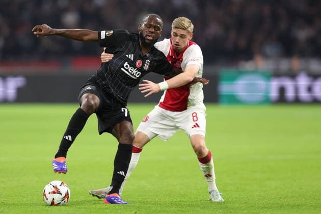 2024-09-26 AFC Ajax v Besiktas JK - UEFA Europa League 2024 25 League Phase MD1 AMSTERDAM, NETHERLANDS - SEPTEMBER 26: Jean Onana of Besiktas JK battles for the ball with Kenneth Taylor of AFC Ajax during the UEFA Europa League 2024 25 League Phase MD1 match between AFC Ajax and Besiktas JK at Johan Cruijff Arena on September 26, 2024 in Amsterdam, Netherlands. (Photo by Peter Lous BSR Agency) Amsterdam Netherlands Content not available for redistribution in The Netherlands directly or indirectly through any third parties. Copyright: xBSRxAgencyx