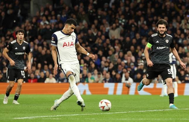 London, England, 26th September 2024. Tottenham™s Dominic Solanke scores to make it 3-0 during the UEFA Europa League match at the Tottenham Hotspur Stadium, London. Picture credit should read: Paul Terry Sportimage EDITORIAL USE ONLY. No use with unauthorised audio, video, data, fixture lists, club league logos or live services. Online in-match use limited to 120 images, no video emulation. No use in betting, games or single club league player publications. SPI-3334-0045
