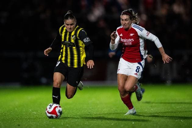 240926 Hanna Wijk of Häcken and Mariona Caldentey of Arsenal during the UEFA Women s Champions League qualifying match between Arsenal and Häcken on September 26, 2024 in London Photo Emma Wallskog BILDBYRAN COP 320 EW0435 fotboll football soccer fotball champions league arsenal häcken dam bbeng  Copyright: EMMAxWALLSKOG BB240926EW149