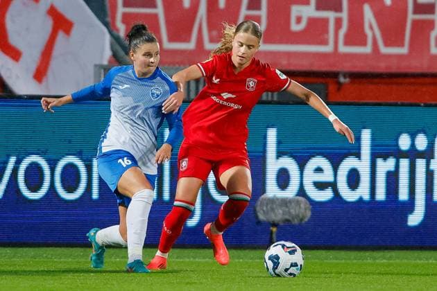 ENSCHEDE, Stadium De Grolsch Veste, 26-09-2024 , season 2024 2025 , UEFA Women Champions League Qualification. during the match Twente - Osijek (women), final result 4-0, ZNK Osijek player Ivana Kirilenko FC Twente player Sophie Proost Twente - Osijek (women)  x26344060x Copyright: