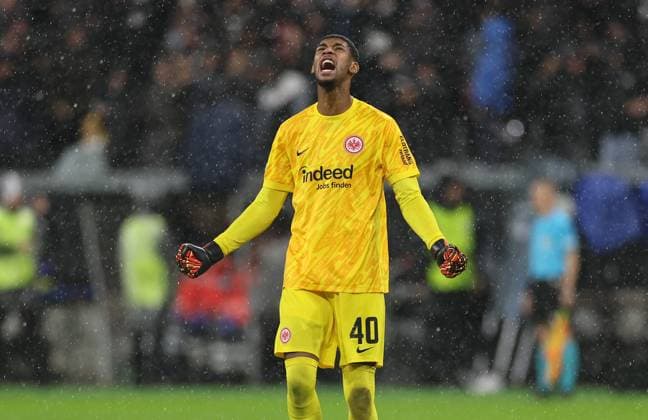 26 09 2024, Football UEFA Europa League, Eintracht Frankfurt FC Viktoria Pilsen, emonline, emspor, v l , Goalkeeper Kaua Kaua Morais Vieira Dos Santos Eintracht Frankfurt celebrates the goal to 1 0 by Hugo Ekitike Eintracht Frankfurt DFL DFB REGULATIONS PROHIBIT ANY USE OF PHOTOGRAPHS AS IMAGE SEQUENCES AND OR QUASI VIDEO xdcx Copyright: HMBxMedia