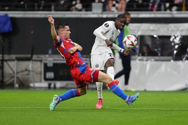 26 09 2024, Football UEFA Europa League, Eintracht Frankfurt FC Viktoria Pilsen, emonline, emspor, v l , Niels Nkounkou Eintracht Frankfurt DFL DFB REGULATIONS PROHIBIT ANY USE OF PHOTOGRAPHS AS IMAGE SEQUENCES AND OR QUASI VIDEO xdcx Copyright: HMBxMedia