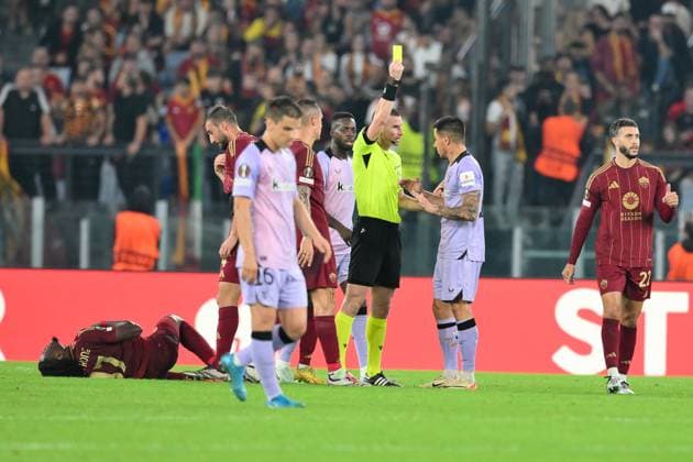 26th September 2024, Stadio Olimpico, Rome, Italy; UEFA Europa League Football; Roma versus Athletic Club; Referee Georgi Kabakov shows the yellow card to Yuri Berchiche of AC Bilbao  ActionPlus12696818 AllShotLive