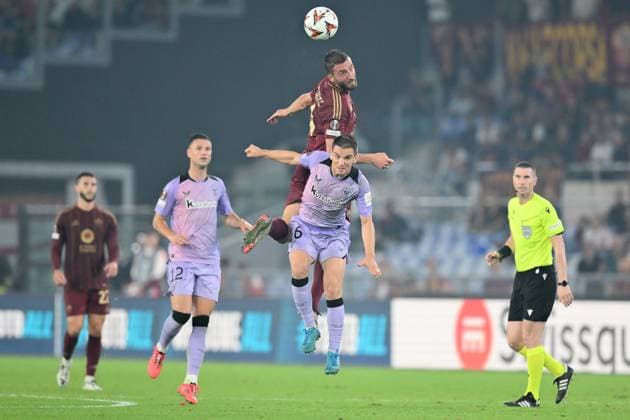 26th September 2024, Stadio Olimpico, Rome, Italy; UEFA Europa League Football; Roma versus Athletic Club; Bryan Cristante of AS Roma, Mikel Vesga of AC Bilbao  ActionPlus12696840 AllShotLive