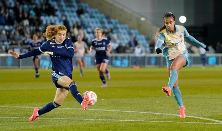 Manchester, England, 26th September 2024. Mary Fowler of Manchester City (R) has her shot blocked during the UEFA Womens Champions League match at the Academy Stadium, Manchester. Picture credit should read: Andrew Yates Sportimage EDITORIAL USE ONLY. No use with unauthorised audio, video, data, fixture lists, club league logos or live services. Online in-match use limited to 120 images, no video emulation. No use in betting, games or single club league player publications. SPI-3335-0034