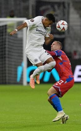 Matej Vydra re vs Ansgar Knauff photographed at the soccer Euro League match Eintracht Frankfurt vs Viktoria Pilsen on 26 9 2024 in Frankfurt DFL DFB REGULATIONS PROHIBIT ANY USE OF PHOTOGRAPHS as IMAGE SEQUENCES and or QUASI VIDEO