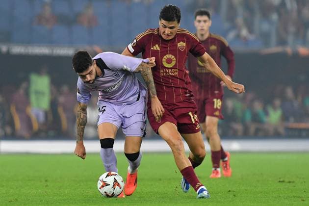 Sport Bilder des Tages Soccer, Serie A match , Roma v Athletic Bilbao Unai Nunez of Athletic Bilbao,Eldor Shomurodov of AS Roma during the Europa League first qualifying round - 1st leg match between Roma v Athletic Bilbao at Olympic stadium, Italy, Sep 26th, 2024. Imago-Images Emmefoto Copyright: xImago-Images Emmefotox