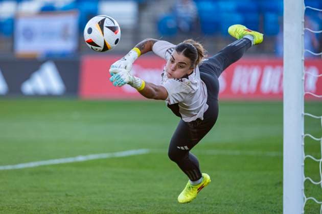 Real Madrid vs Sporting CP: UEFA Women s Champions League 2nd Round 2nd Leg Misa Rodriguez of Real Madrid warms up during the UEFA Women s Champions League 2nd Round 2nd Leg match between Real Madrid and Sporting CP at Estadio Alfredo Di Stefano on September 26, 2024 in Madrid, Spain. Madrid Estadio Alfredo Di Stefano Madrid Spain Copyright: xAlbertoxGardinx AGardin_20240926_Football_WChampions_Real_Madrid_vs_Sporting_006