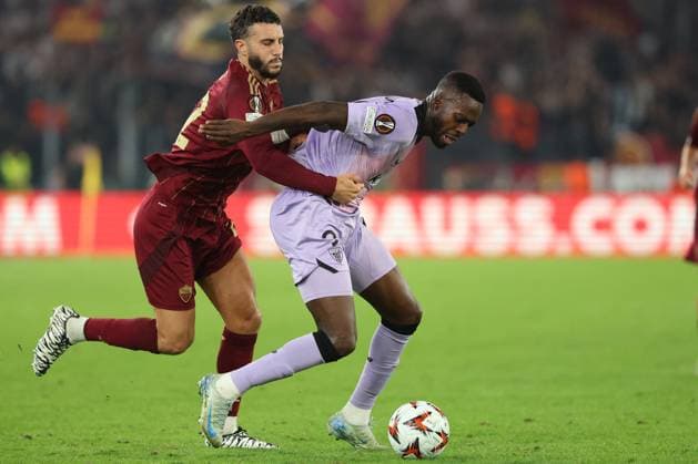 CALCIO - UEFA Europa League - AS Roma vs Athletic Bilbao Rome, Italy 26.9.2024: Mario Hermoso of Roma fight for the ball with Williams of Athletic Bilbao during the UEFA Europa League 2024-2025 day 1, football match between AS Roma vs Athletic Club Bilbao at Olympic Stadium in Rome. Rome Italy  Copyright: xIPAxSport ABACAx