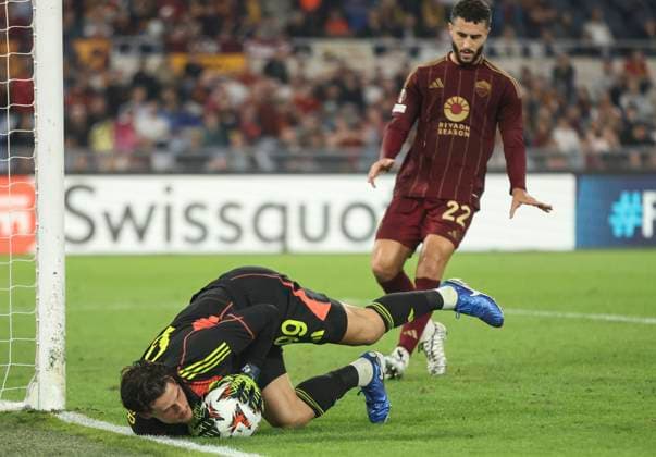 (240927) -- ROME, Sept. 27, 2024 -- Roma s goalkeeper Mile Svilar (bottom) makes a save during a UEFA Europa League match between Roma and Athletic Bilbao in Rome, Italy, Sept. 26, 2024. ) (SP)ITALY-ROME-FOOTBALL-UEFA EUROPA LEAGUE-ROMA VS ATHLETIC BILBAO LixJing 