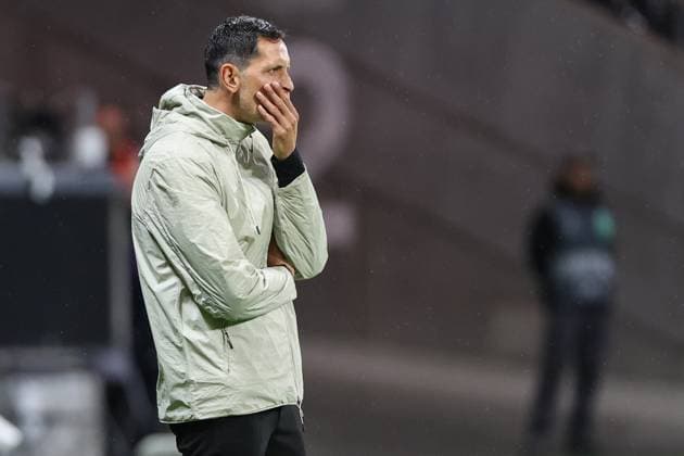 UEFA Europa League Eintracht Frankfurt Viktoria Pilsen on 26 09 2024 at Deutsche Bank Park in Frankfurt Coach Dino Toppmöller Toppmoeller Toppmoller Frankfurt pensive MH