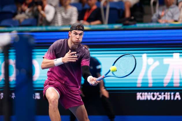 September 27, 2024, Tokyo, Japan: Jack DRAPER (GBR) hits a return against Hubert HURKACZ (POL) during a Men s Singles match of the Kinoshita Group Japan Open Tennis Championships 2024 at the Ariake Coloseum. This is the longest-running ATP, Tennis Herren Tour tournament in Asia, first held in 1972. The tournaments run from September 23 to October 1st. Tokyo Japan - ZUMAm191 20240927_aap_m191_002 Copyright: xRodrigoxReyesxMarinx